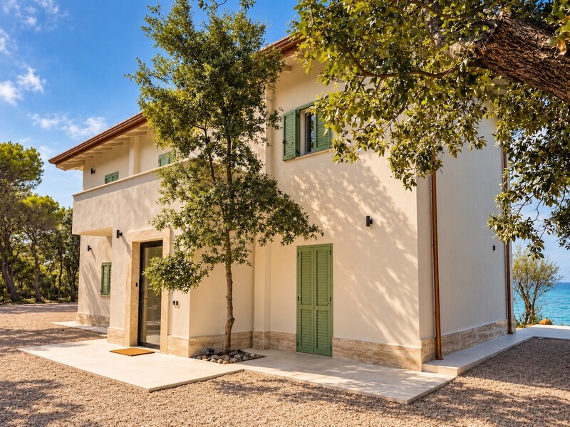 roc villa castiglioncello tuscany - ingresso casa giorno.