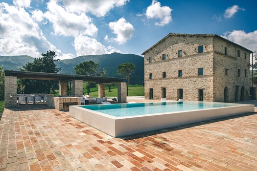 Casa Olivi – Villa in Italy with private pool and mountain views in Le Marche.