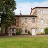 Ferienhaus Casa Tonio in der Toskana mit grossem Baum und Rasen