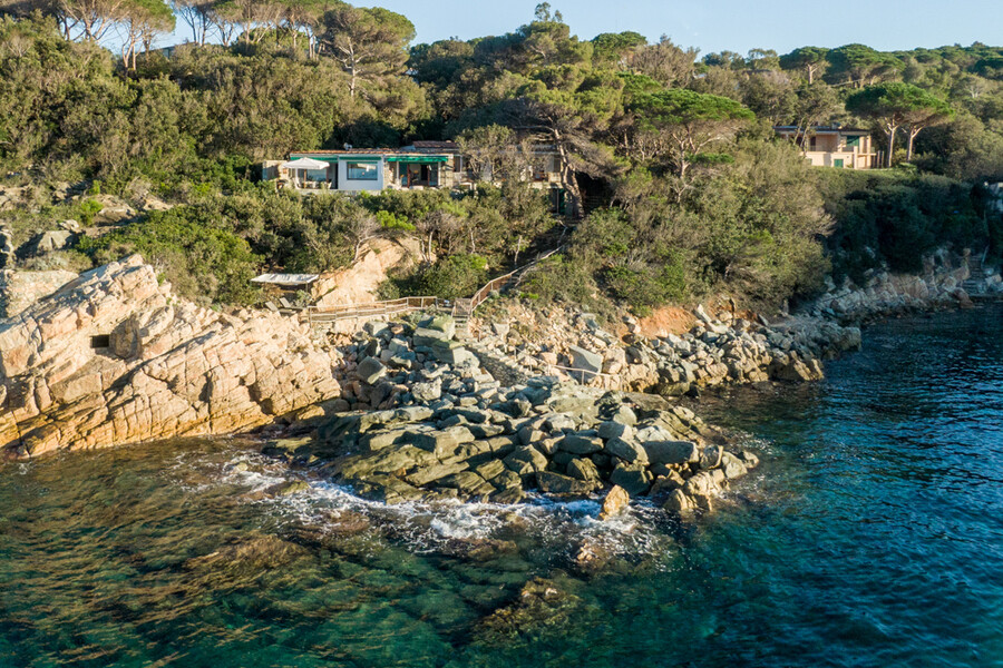 Die Villa Procchio auf Elba direkt am Meer auf den Felsen