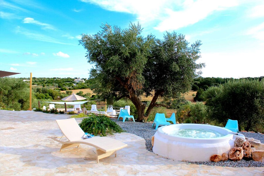 Trulli-of-Stars-jacuzzi-and-view