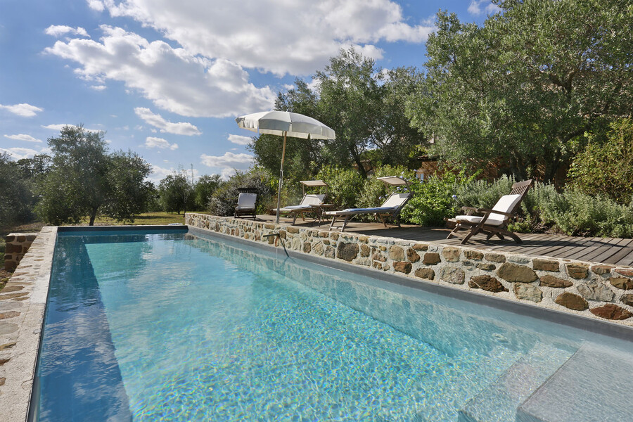 Privater Pool im Garten des Ferienhaus monte cavallo in der Toskana