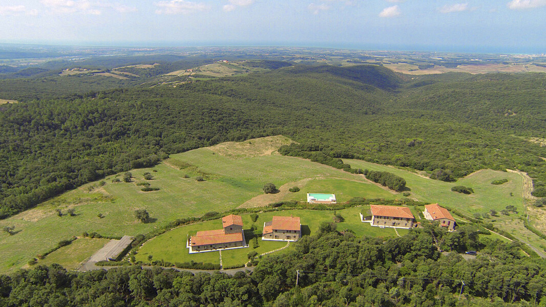 Der Blick von oben zeigt die Größe der Anlage des La Lepraia