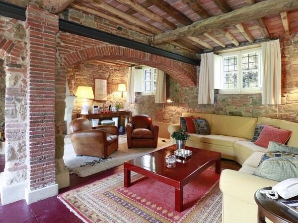 Wohnliches, gemütliches Wohnzimmer im Ferienhaus in der Toskana