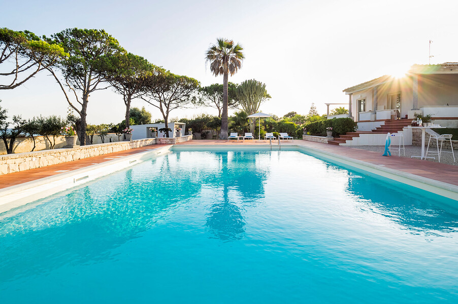 Grosser Pool zur Alleinnutzung der Villa Maya bei Modica auf Sizilien