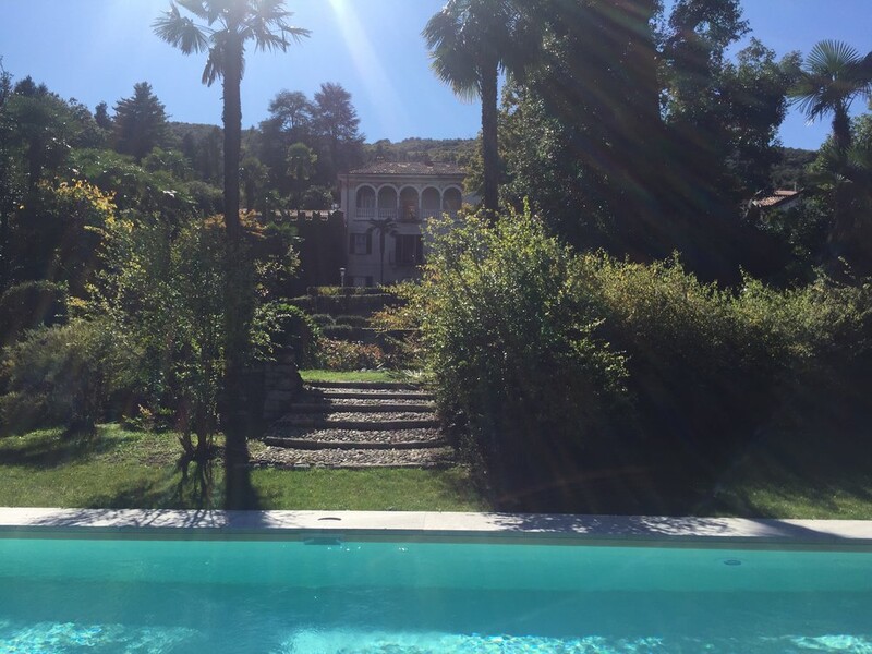 Pool zur Alleinnutzung mit der Villa Ghis und dem Park am Lago Maggiore