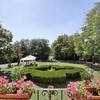 Dieser herrliche Park gehört zur Anlange der Villa Carla