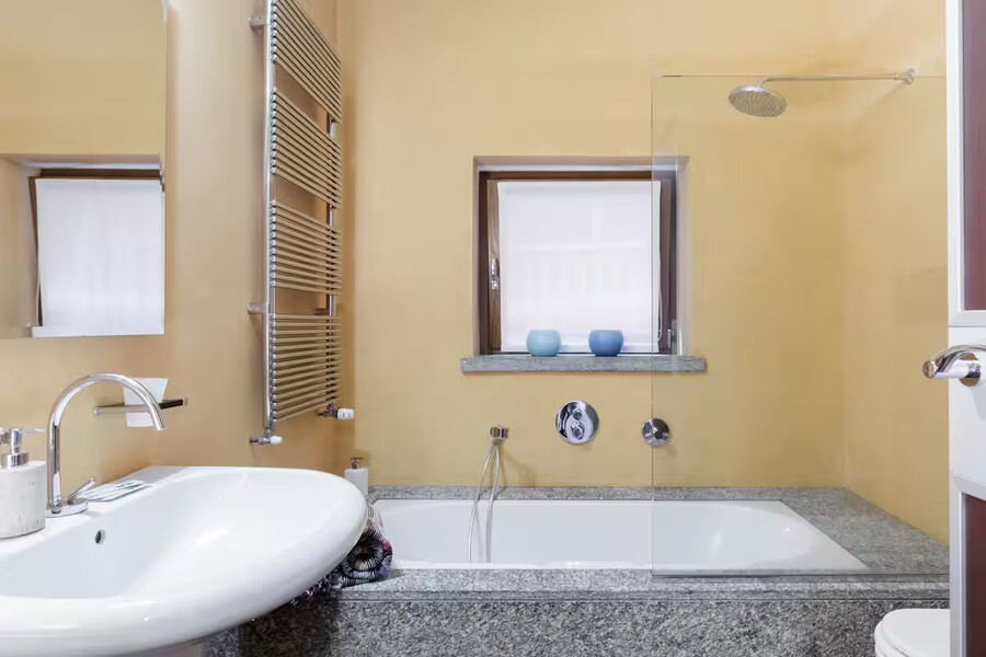 a102adc5-5270-479e-9c64-22508b86df2b.