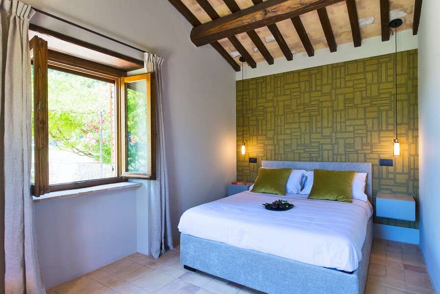 Modern eingerichtetes Schlafzimmer im Ferienhaus Casale Upupa bei Rom