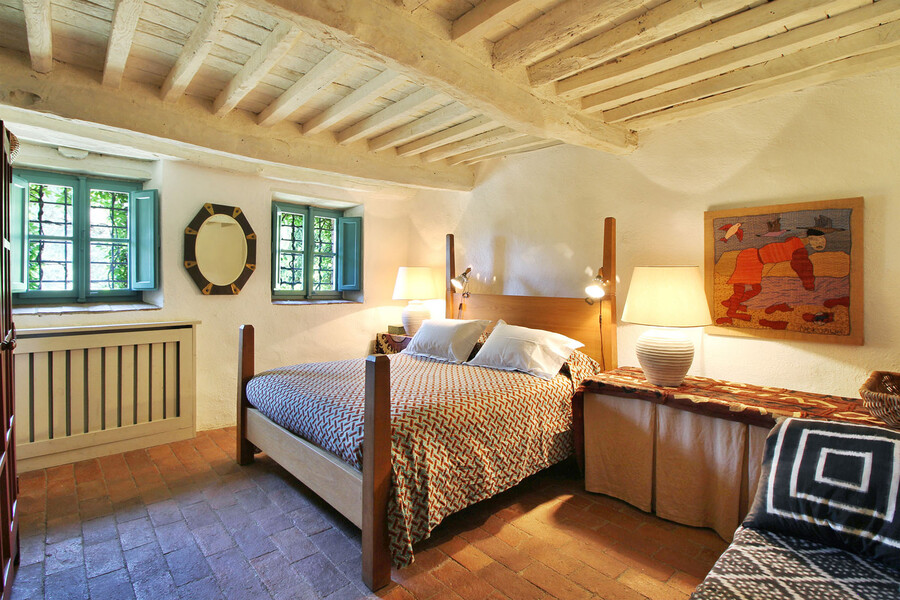 Elegant bedroom in the holiday villa Macennere in Tuscany