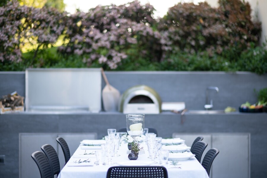 BBQ table setting Villa Olivo Photo credit Davide Bischeri.