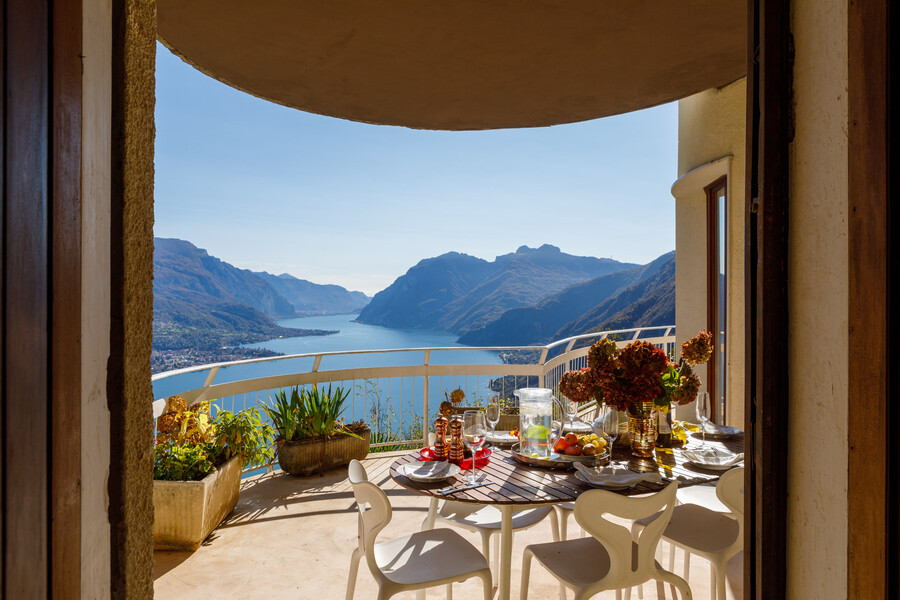 Villa Ponti Bellavista middle terrace table setting Lecco Arm