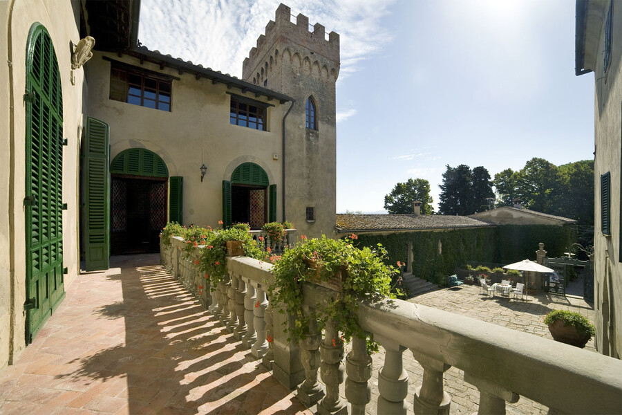 Historische Villa di Montelopio in der Toskana mit Innenhof