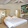 Helle Böden und Decken sorgen für eine freundliche Atmosphäre in unserem Ferienhaus in der Toskana