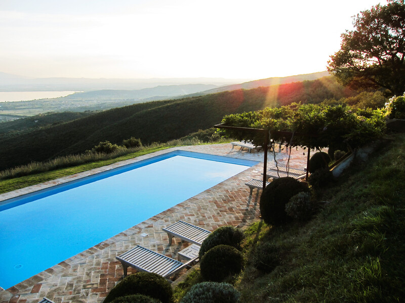 Luxusferienhaus mit Blick auf den Trasimeno See in Umbrien