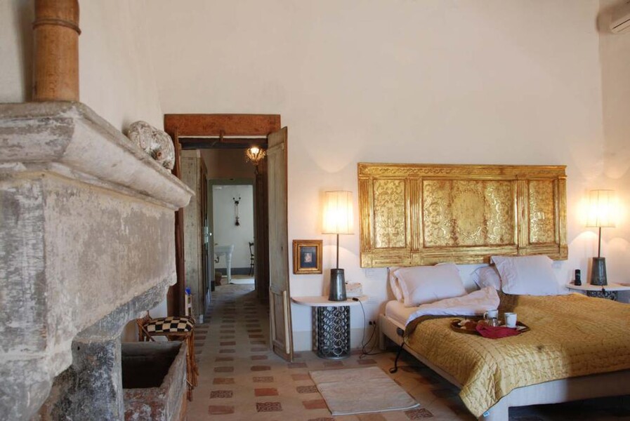 Elegantes Schlafzimmer in der Luxusvilla bei Siena Le Porciglia