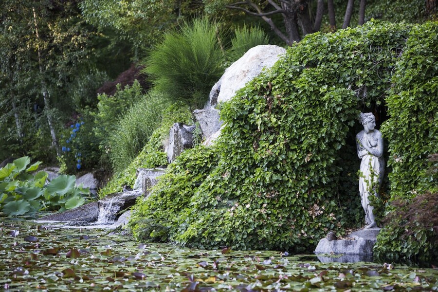 Garden details 4