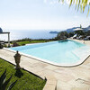 Pool mit Blick auf das Meer von der Villa Buenavista auf Sizilien