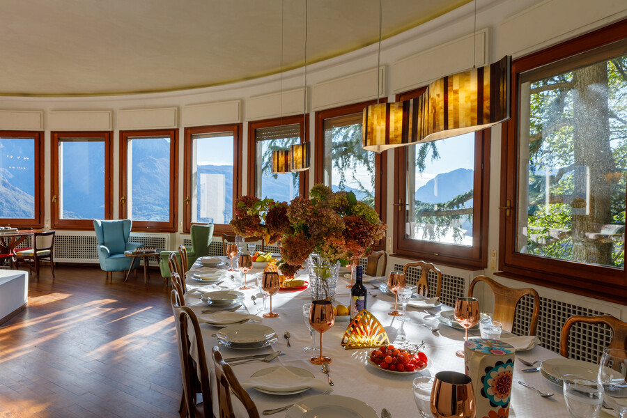 Villa Ponti Bellavista  dining table towards 11 windows