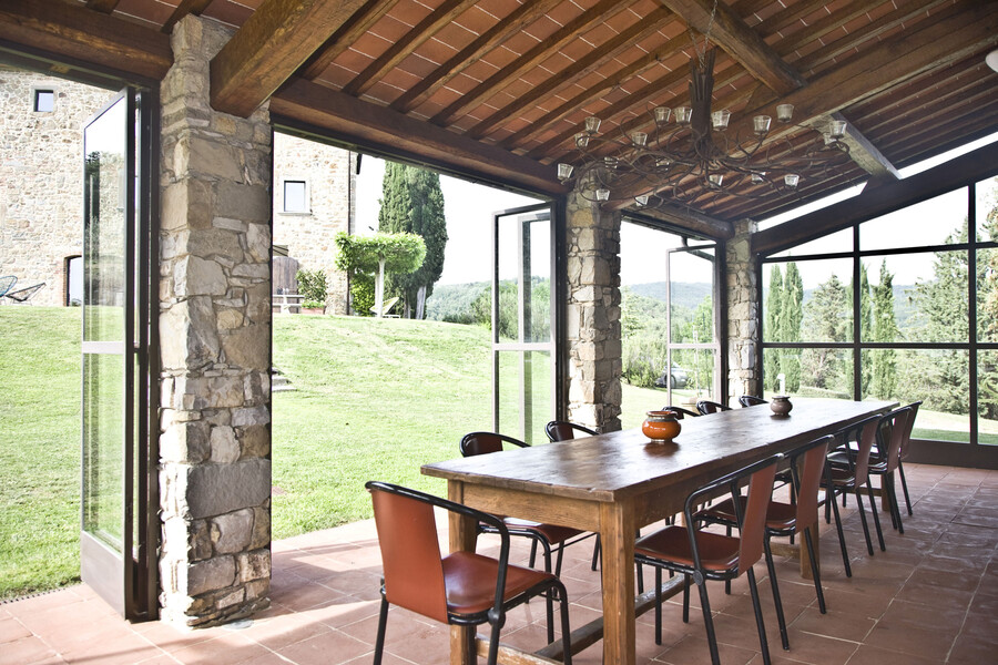 Auf der Terrasse des Gästehauses des La Maccinaia findet auch eine größere Gruppe Platz für ein gemütliches Beisamensein