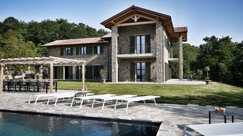 Villa La Castagna im Piemont mit Pool und Terrasse in den Hügeln