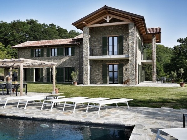 Villa La Castagna im Piemont mit Pool und Terrasse in den Hügeln