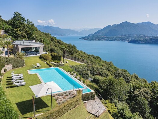 Villa Falcone am Lago Maggiore mit Infinity-Pool und Blick über den See