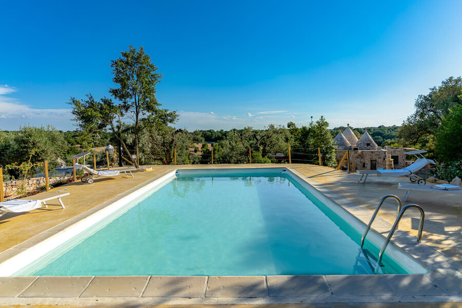 Trulli-of-stars-stimming-pool-front