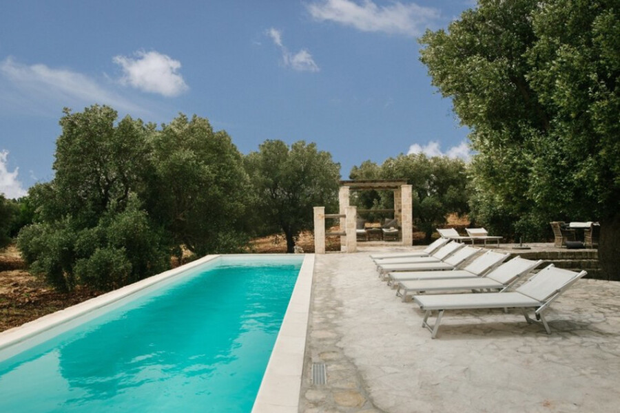 Privater Pool inmitten der Olivenbäume im Ferienhaus in Apulien