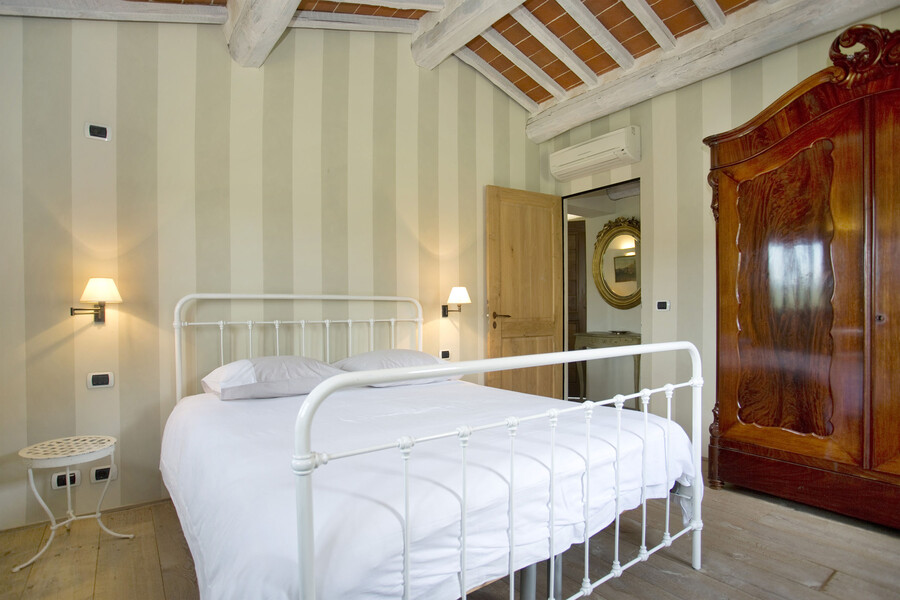 Die 8 Schlafzimmer im Ferienhaus La Maccinaia bieten Platz für bis zu 16 Gäste
