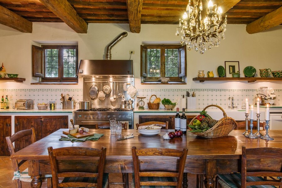 Grosse Küche ideal zum Kochen im Ferienhaus in Italien