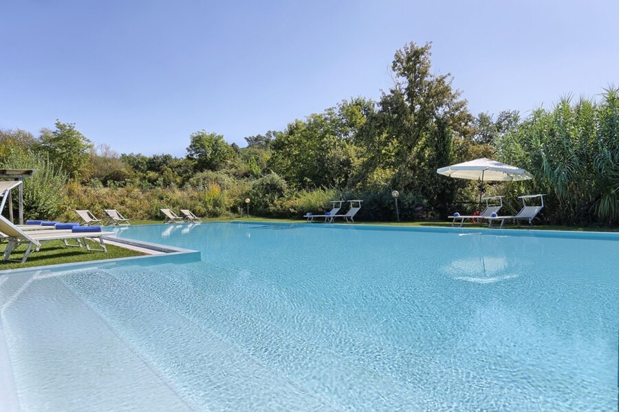 Der Pool der Villa Clara lässt Sie auf über 18 Metern Ihre Bahnen ziehen