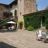 Innenhof der Villa Montelopio aus dem 16. Jahrhundert in der Toskana