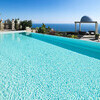 Privater Pool der Luxusvilla Buenavista bei Taormina mit Blick auf das Meer