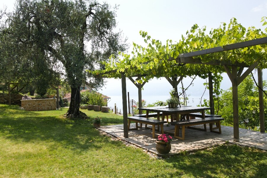 VillaCastelletto naturalpond MH small 0442