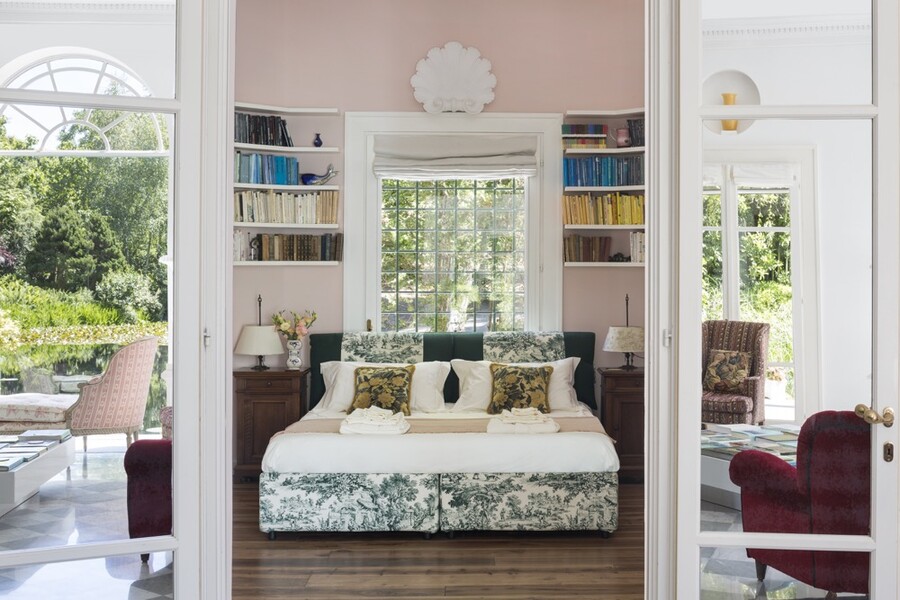 Villa Ottagonale sleeping room pink