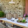Überdachte Terrasse mit Esstisch im exklusiven Steinhaus in Umbrien