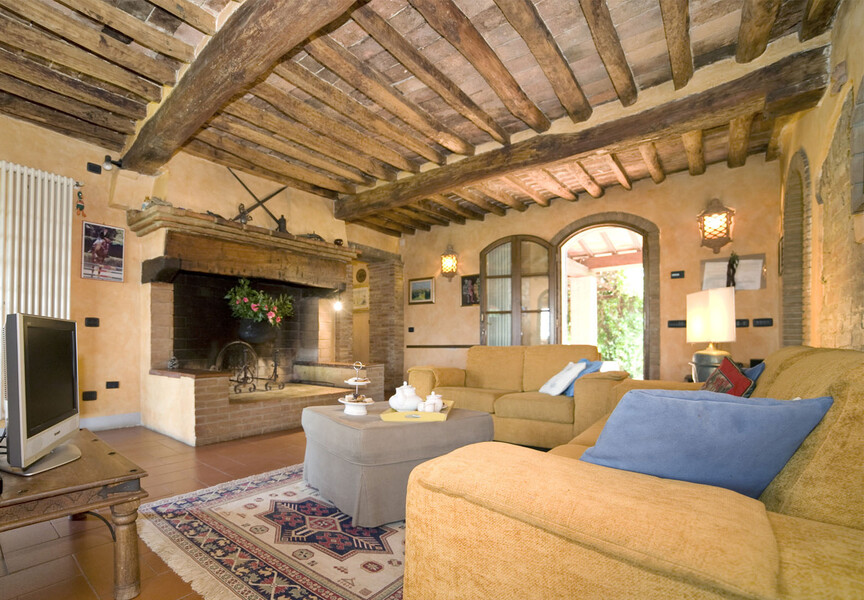 Geschmackvoll eingerichtetes Wohnzimmer im Ferienhaus in der Toskana Le Rondini
