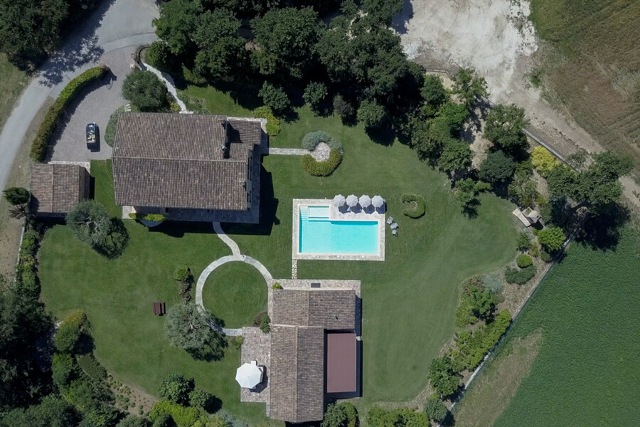 Casa Morrovalle piscina1