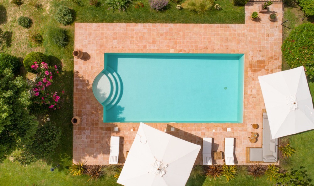 Blick von oben auf den Pool im Ferienhaus in Lazio Madonna della Nocce