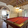 Ein Billiardzimmer ist eines der Highlights der Ferienvilla La Lepraia
