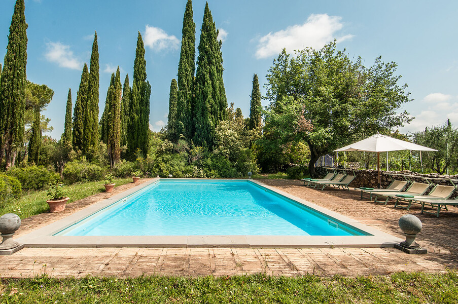 Ziehen Sie Ihre Bahnen im Pool des Ferienhauses Fontanelle