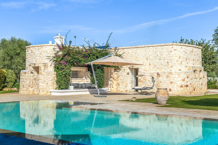 000-trulli-nicoletta-villa-for-rent-ostuni-puglia-raro-villas