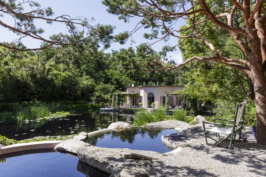 Villa Ottagonale natural stone poolss