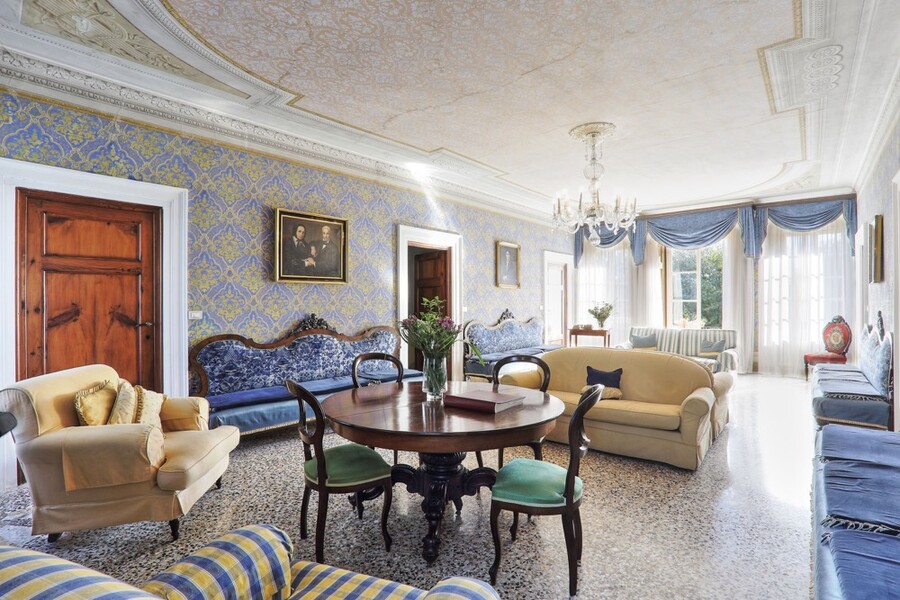 Die Innenräume der Villa Clara sind im klassischen Stil gestaltet
