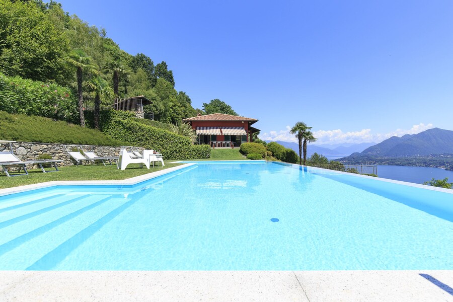 Villa Falcone am Lago Maggiore mit Pool und Blick auf den See