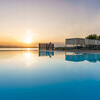 Sonnenuntergang am Pool der Villa del Mito auf Sizilien