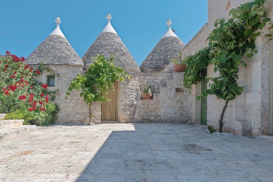 013-trulli-piccoli-locorotondo-rarovillas-2160px