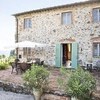 Steinhaus casa fiora in der Toskana mit Terrasse und einem Aussentisch