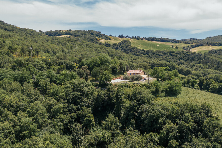 Hideway in Le Marche Casa Fontegenga inmitten von Steineichenwäldern